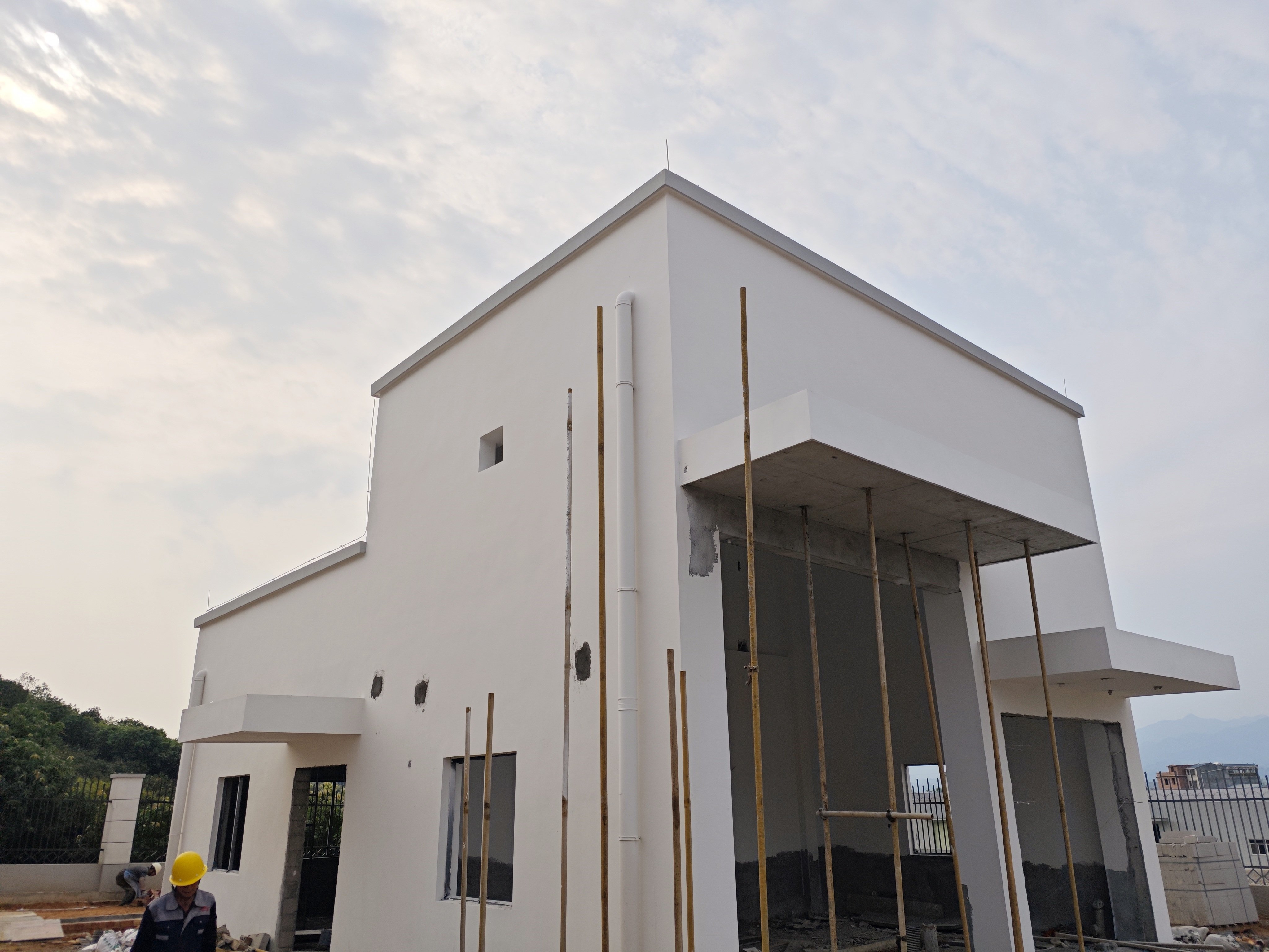 配電房及污泥脫水間完成外墻膩子施工_副本